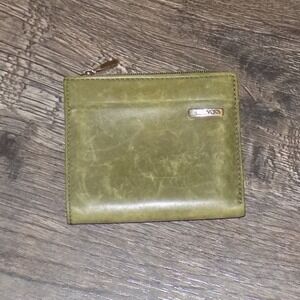Tumi Bifold Wallet Unisex Olive Green Distressed Leather Card ID Coin Pocket